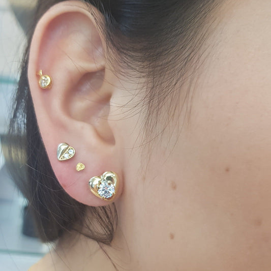 Pendientes Mini Corazón con Dos Circonitas Finas Gold.