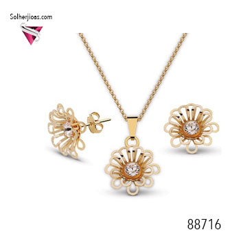 Conjunto Gardenia Con Circón  Gold.