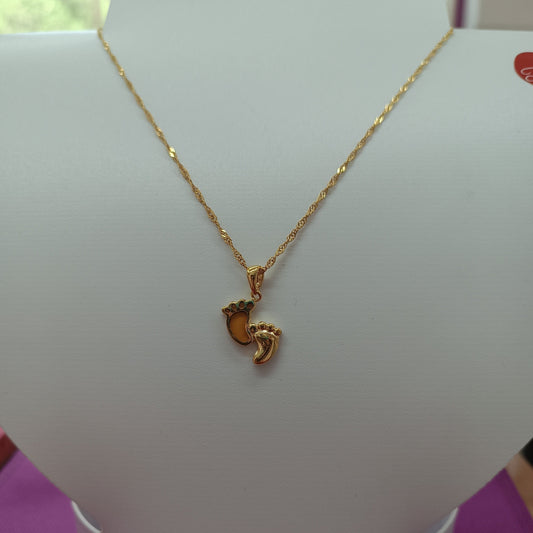 Cadena con colgante 👣 Piesitos con Piedra Ámbar Gold.