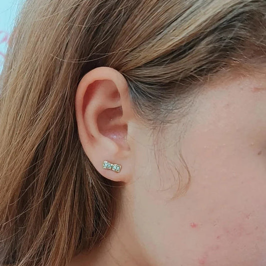 Pendientes 🎀 lazos  con Mini Circonitas finas Translúcido  .
