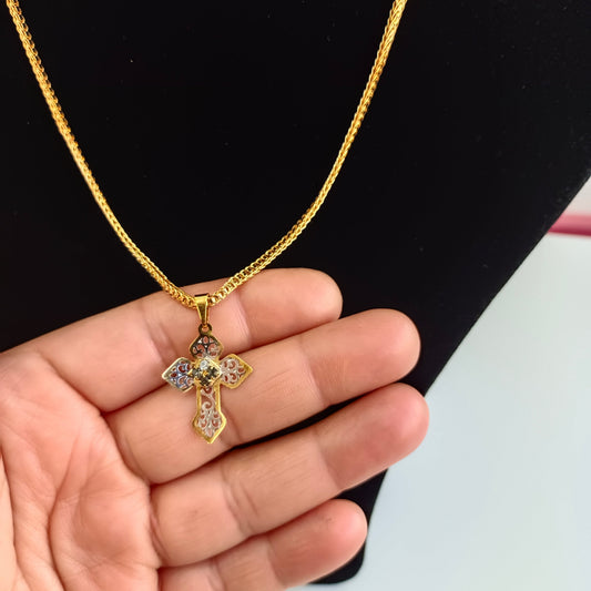 Cadena con Colgante Cruz Grafía Gold.