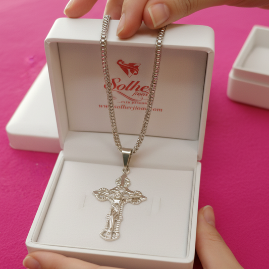 Cadena con colgante Cristo crucificado con relieve en plata